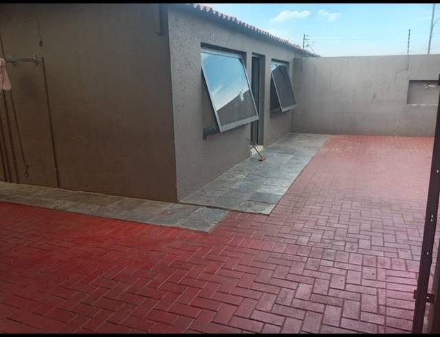 2 BEDROOM HOUSE FOR SALE IN DOBSONVILLE